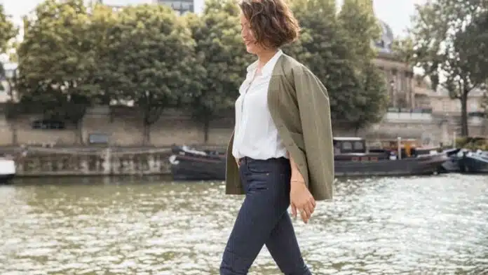 Les pantalons femme incontournables à avoir dans sa garde-robe